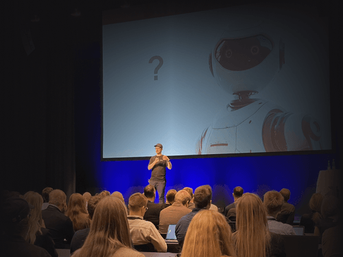 Torbjørn Flensted, founder of SEO.ai, speaking at SEO conference SEOday.